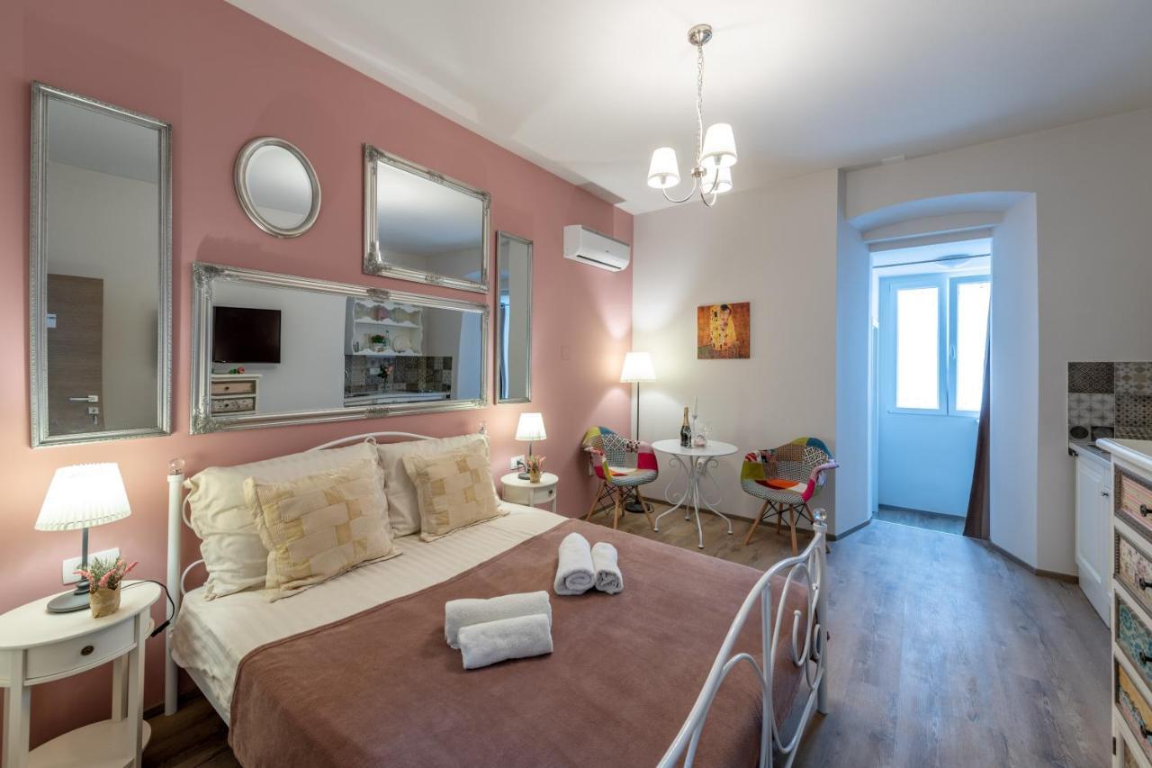 Old City Romantic Studios 4 With Free Private Parking 普拉 外观 照片