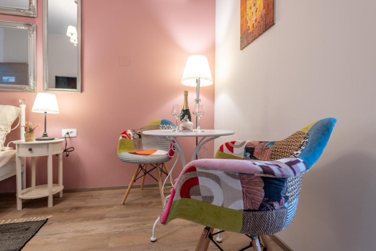 Old City Romantic Studios 4 With Free Private Parking 普拉 外观 照片