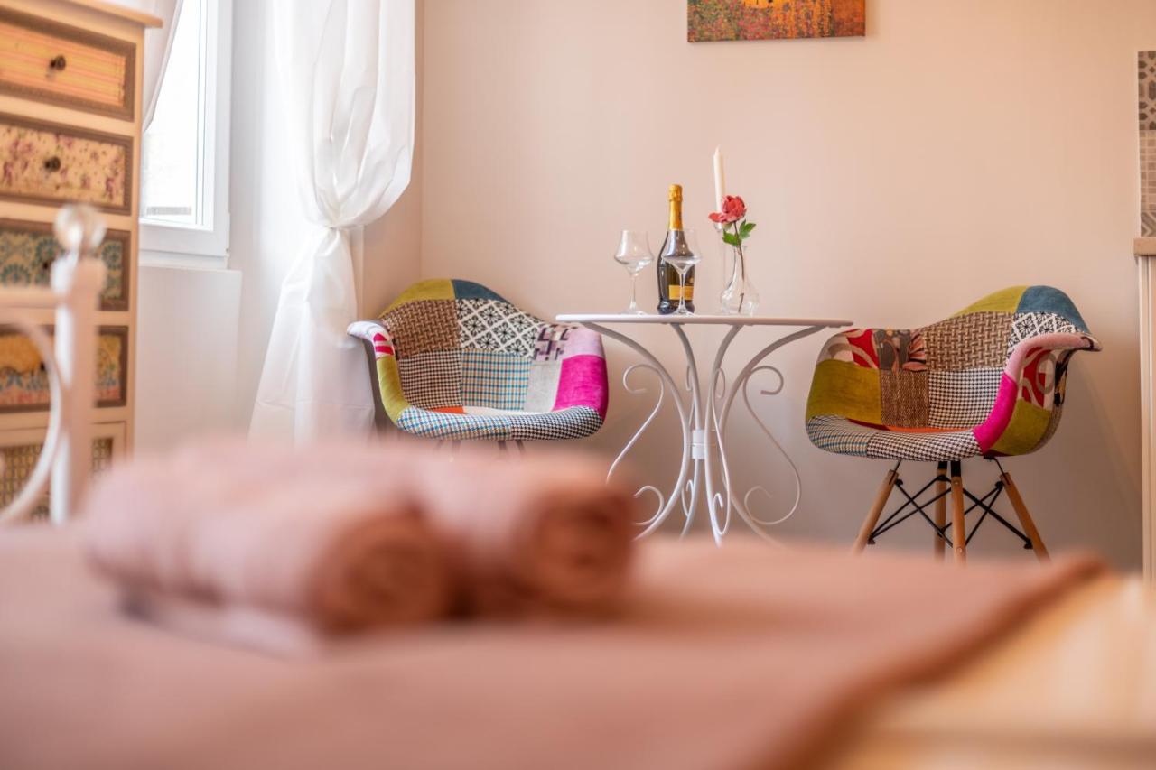 Old City Romantic Studios 4 With Free Private Parking 普拉 外观 照片