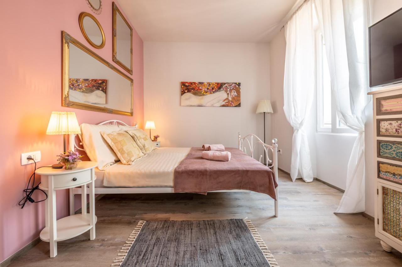 Old City Romantic Studios 4 With Free Private Parking 普拉 外观 照片