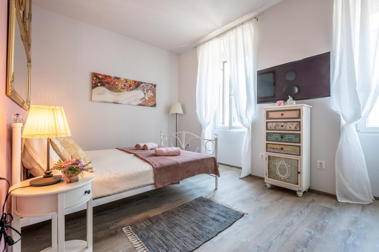 Old City Romantic Studios 4 With Free Private Parking 普拉 外观 照片