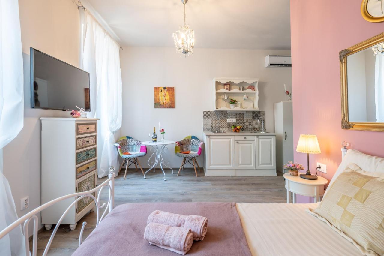 Old City Romantic Studios 4 With Free Private Parking 普拉 外观 照片