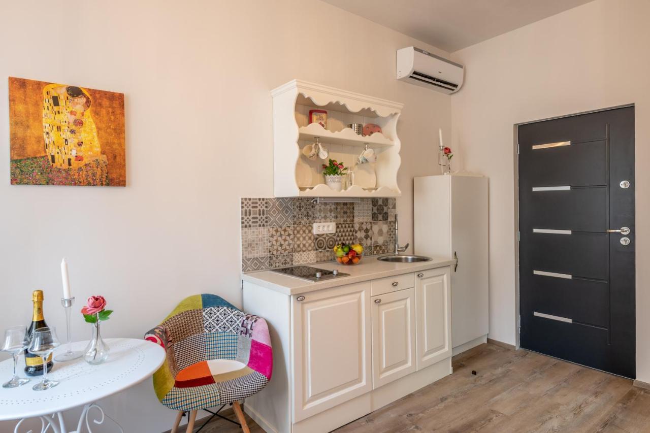 Old City Romantic Studios 4 With Free Private Parking 普拉 外观 照片