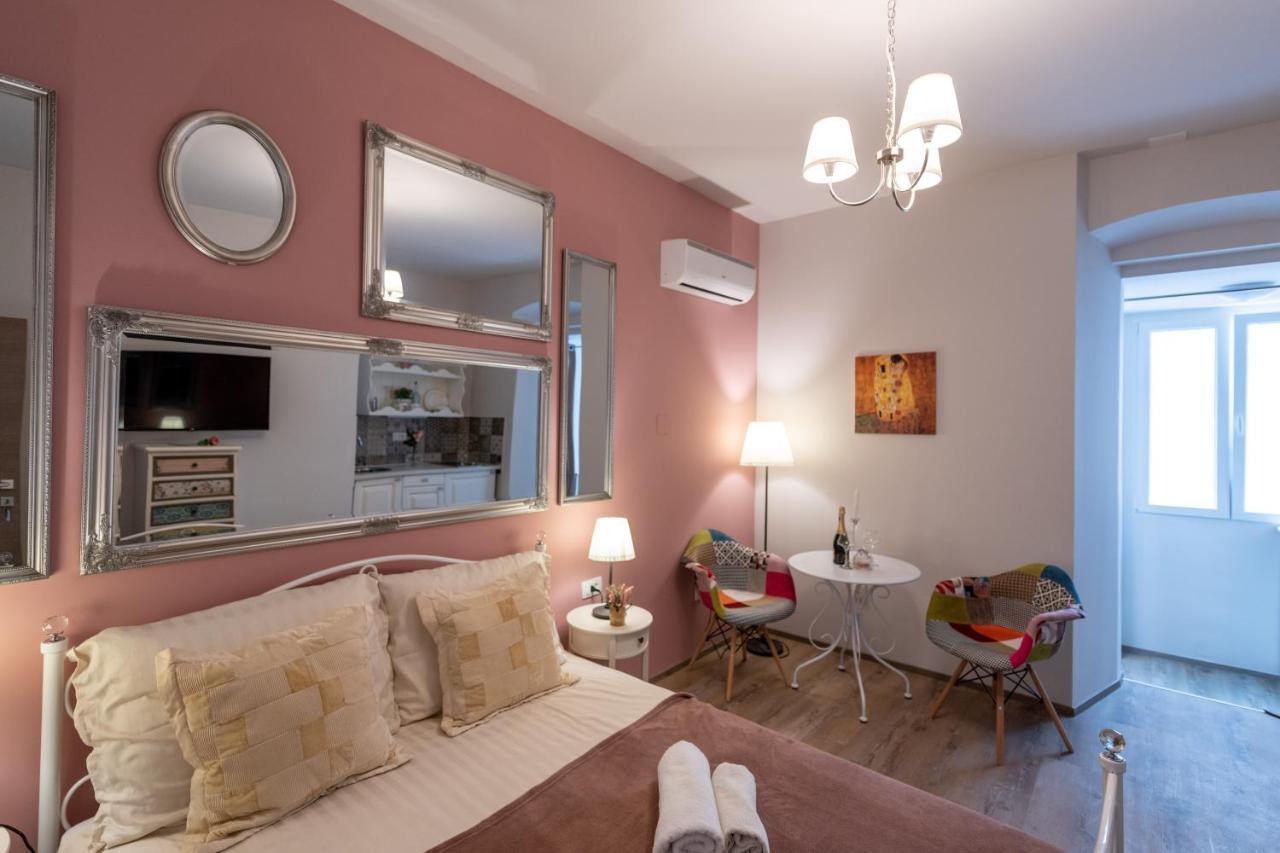 Old City Romantic Studios 4 With Free Private Parking 普拉 外观 照片